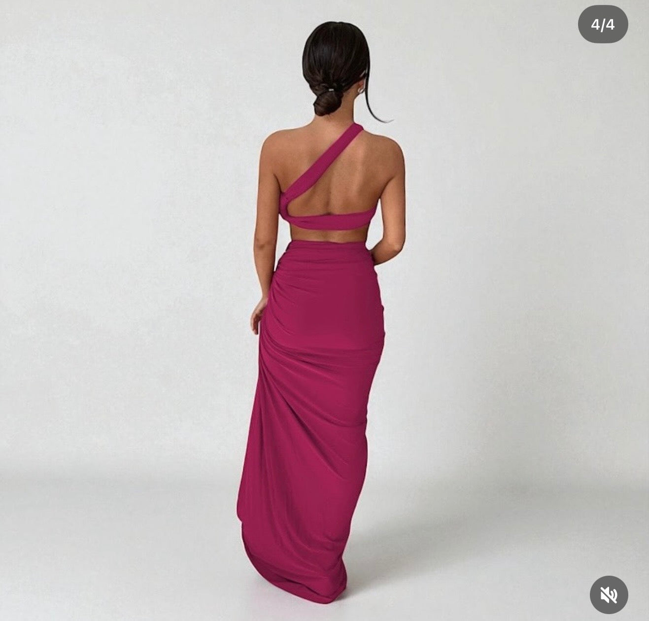 Este Conjunto de Dos Piezas en vibrante color
(Rosa, Verde) combina sensualidad y elegancia.