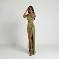 Este Conjunto de Dos Piezas en vibrante color
(Rosa, Verde) combina sensualidad y elegancia.